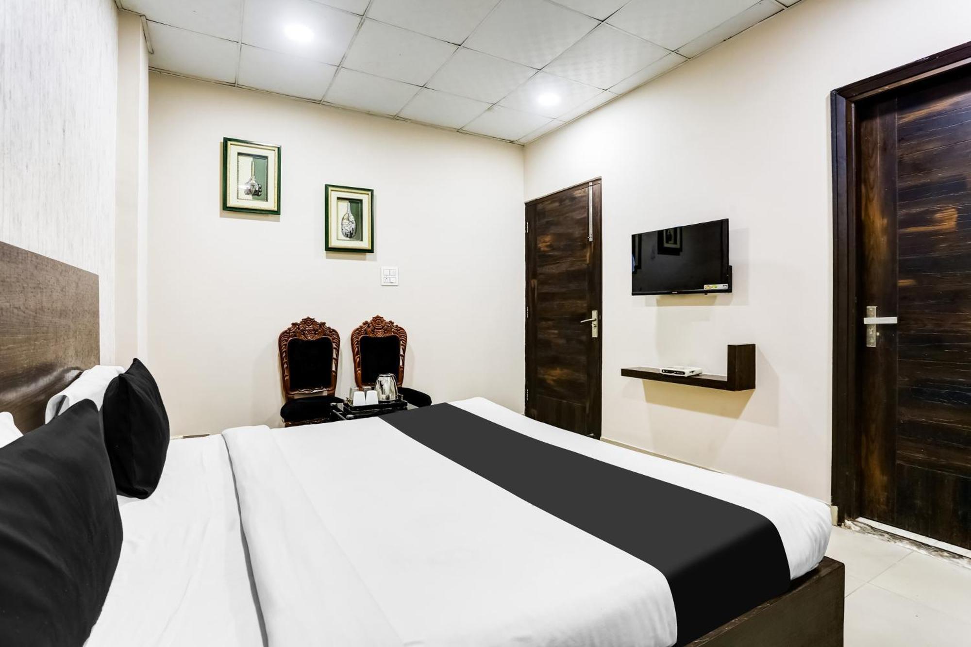 Super Collection O Model Town Road Near Bus Stand Hotell Ludhiana Exteriör bild