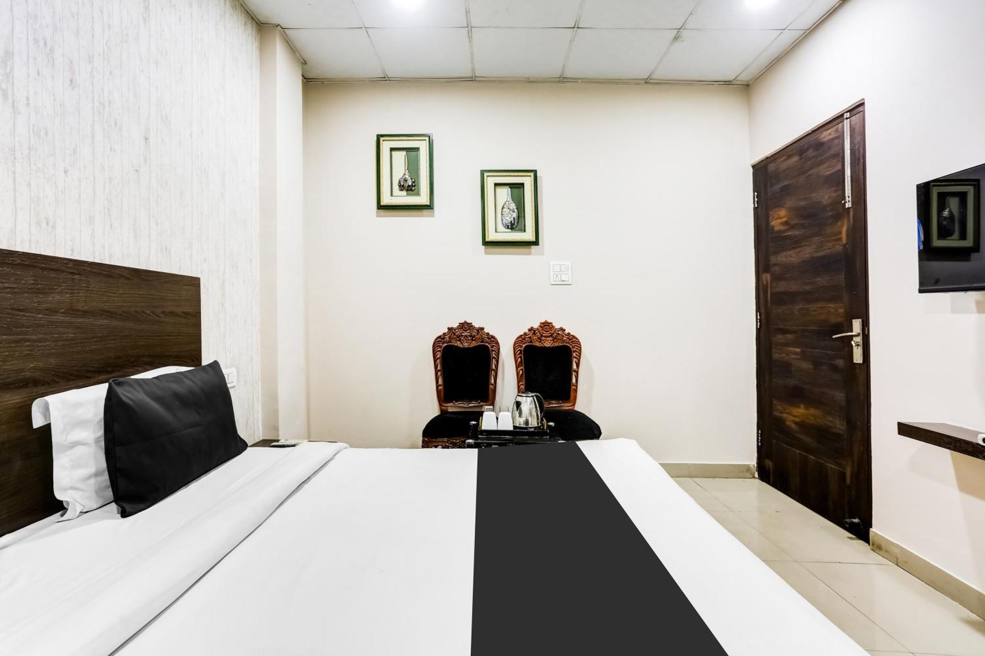 Super Collection O Model Town Road Near Bus Stand Hotell Ludhiana Exteriör bild