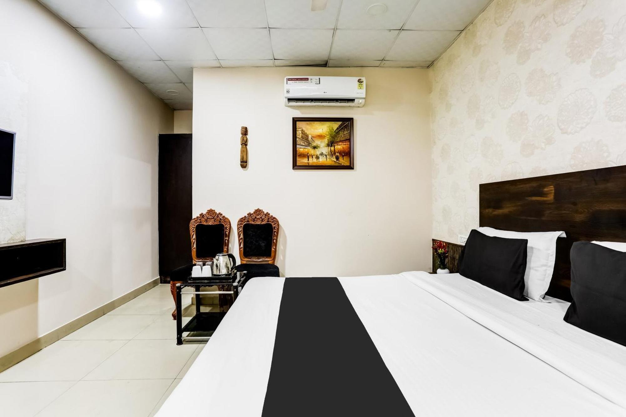 Super Collection O Model Town Road Near Bus Stand Hotell Ludhiana Exteriör bild